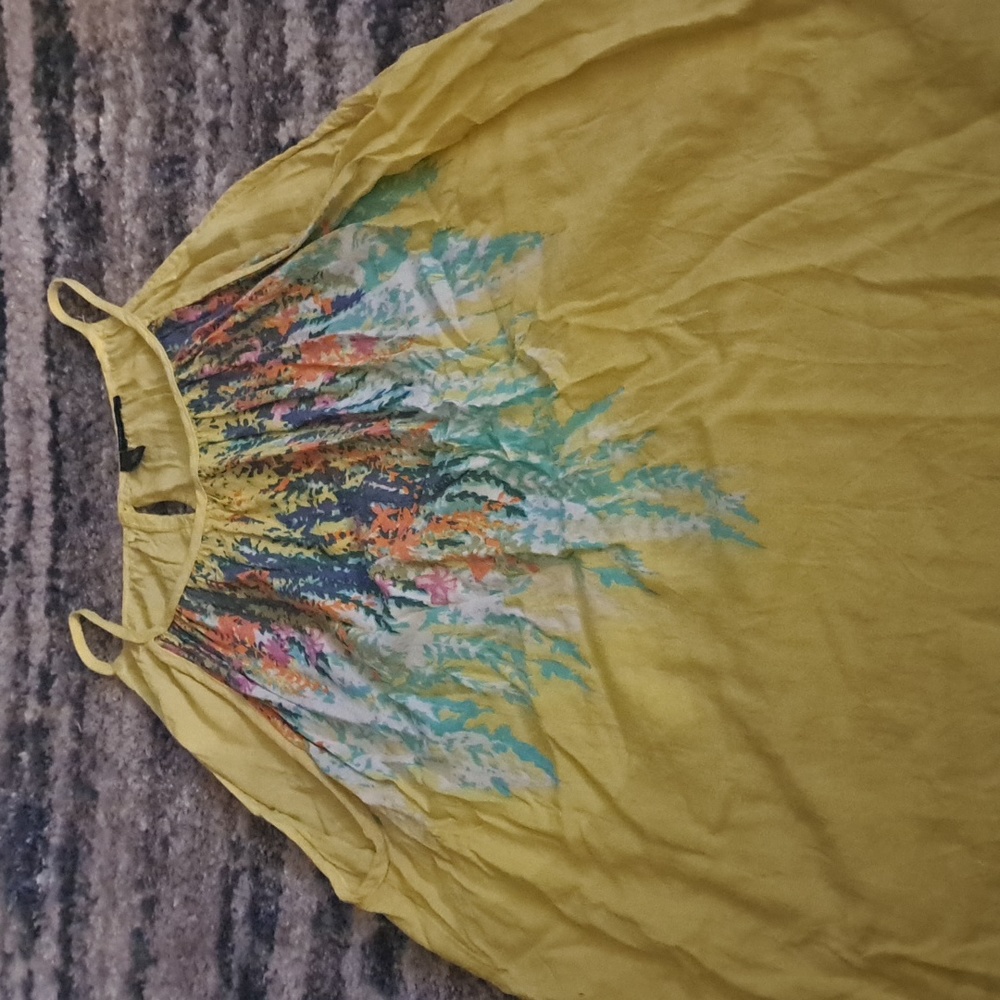 A cute shirt, no sleeve, very Colorful shirt